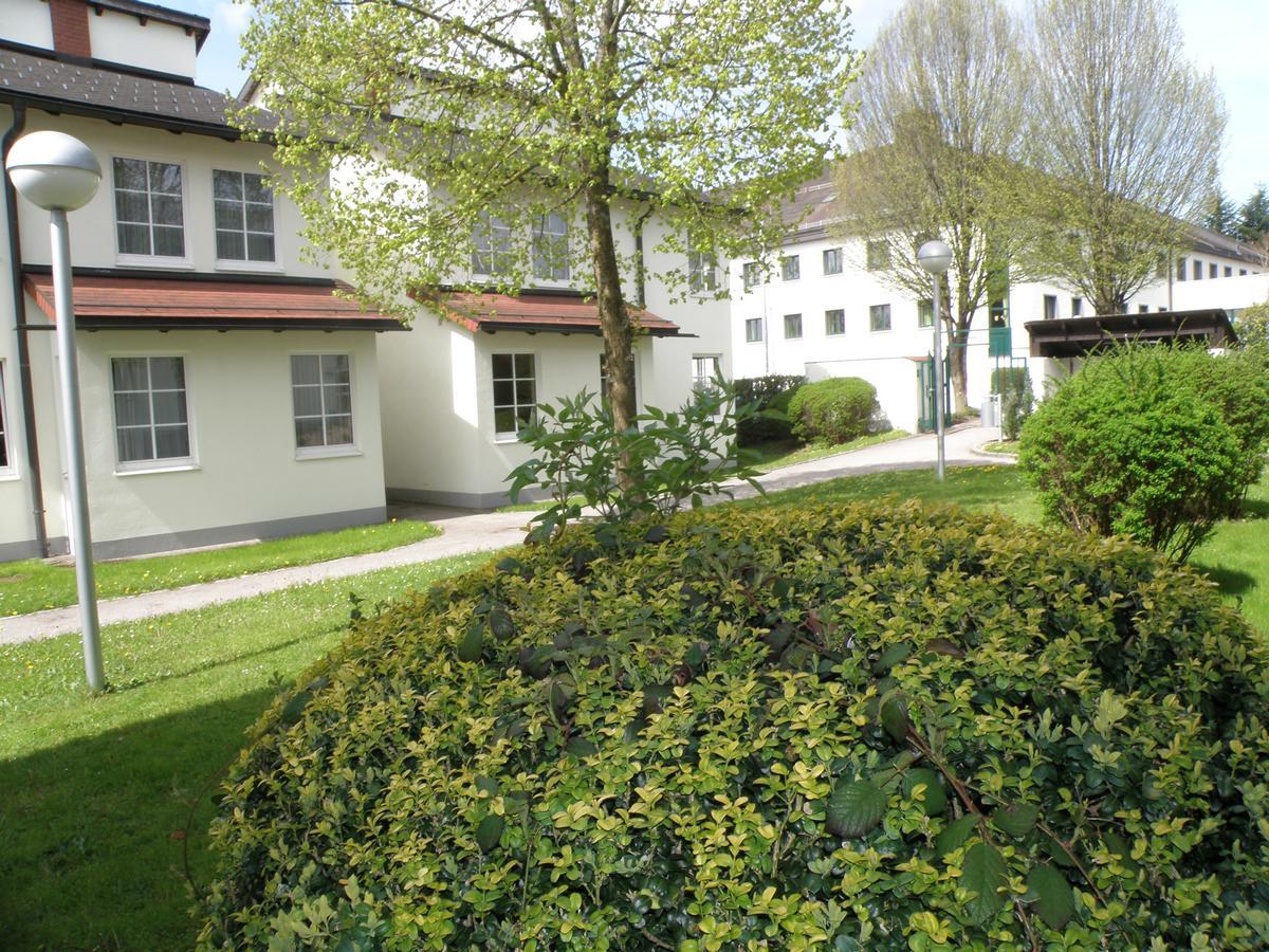 Hotel Sommerhaus Am Internats-Campus 바트레온펠덴 외부 사진